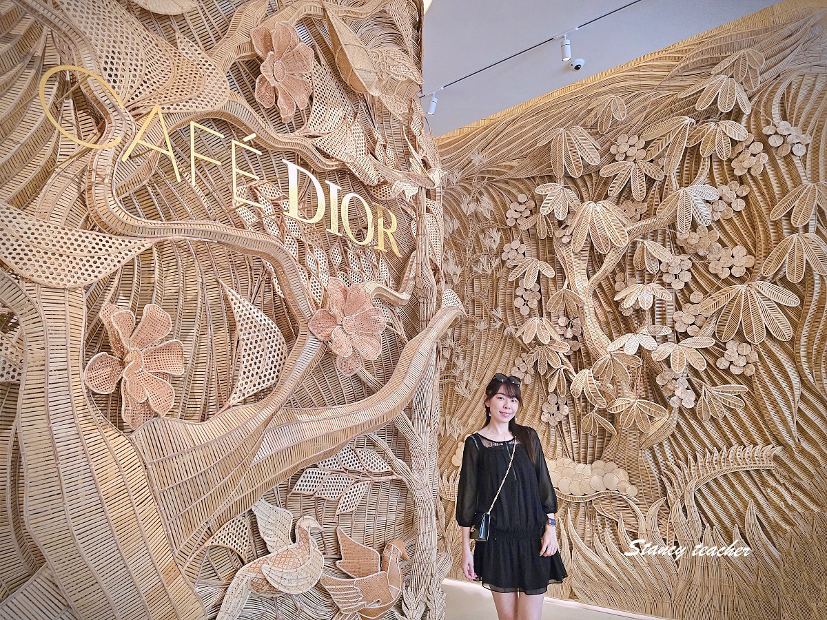 【曼谷咖啡廳推薦】Dior Gold House 曼谷｜夢幻金色系咖啡館、精品控必訪！我帶著穿 Dior 的拉布布一起喝咖啡 @Stancy Teacher 美味異想世界