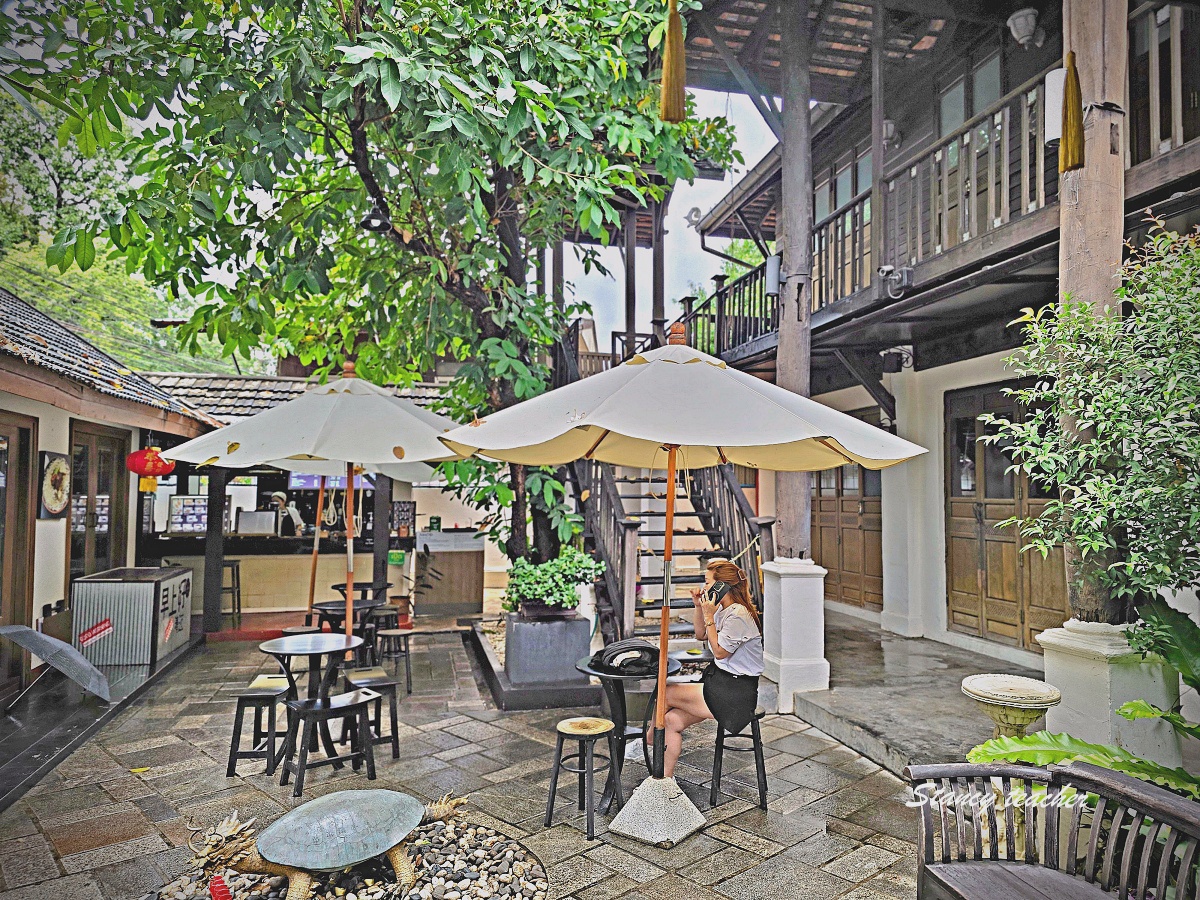 【清邁住宿推薦】Lunar Mansion 月府酒店｜隱身古城巷弄的中式泳池宅，早餐單點無限吃SPA按摩與網美咖啡廳超享受！