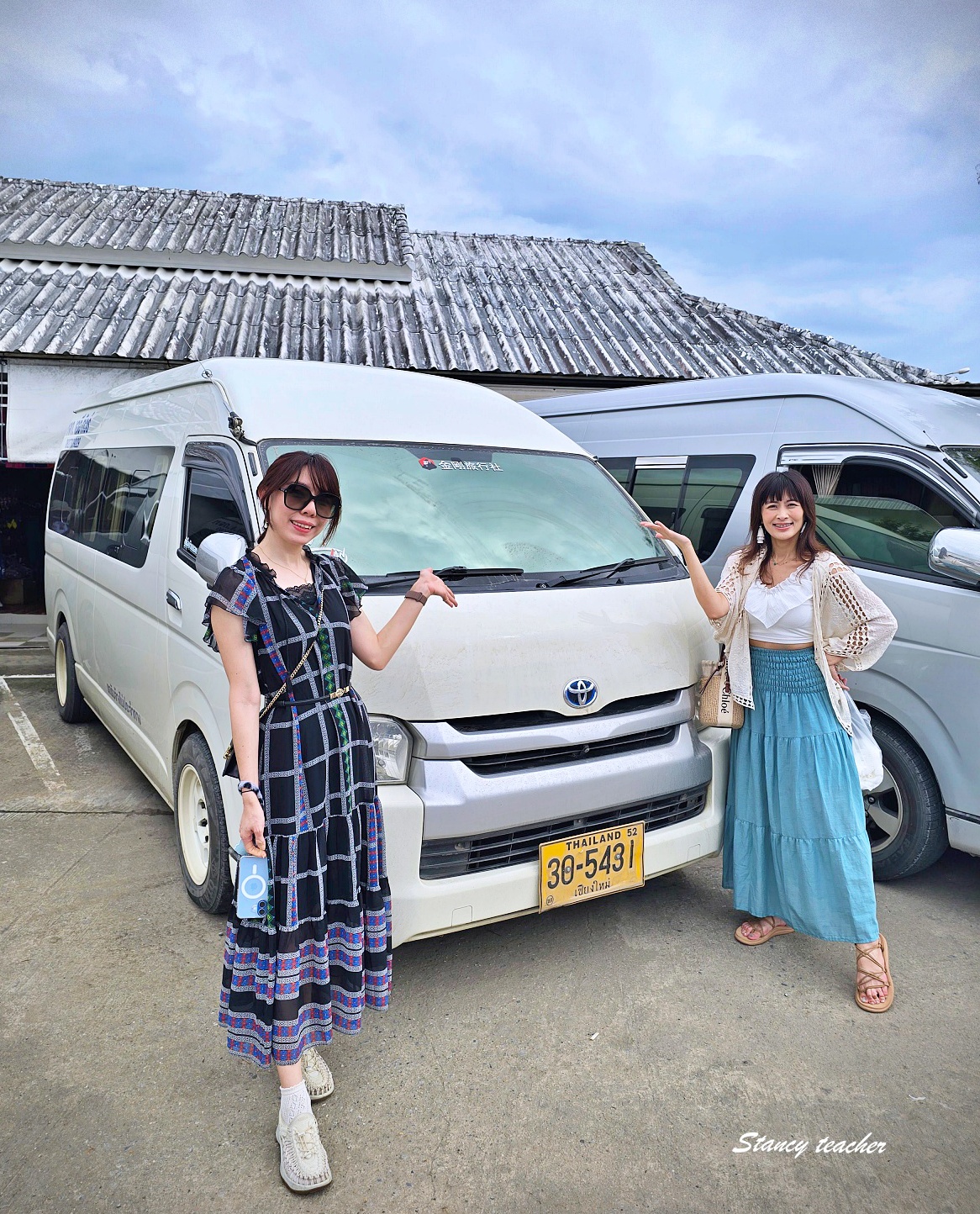 【清邁泰北一日遊】白廟、藍廟、黑屋、長頸族文化村、Lalita Café 一日遊攻略｜金剛包車最輕鬆的清萊行程安排