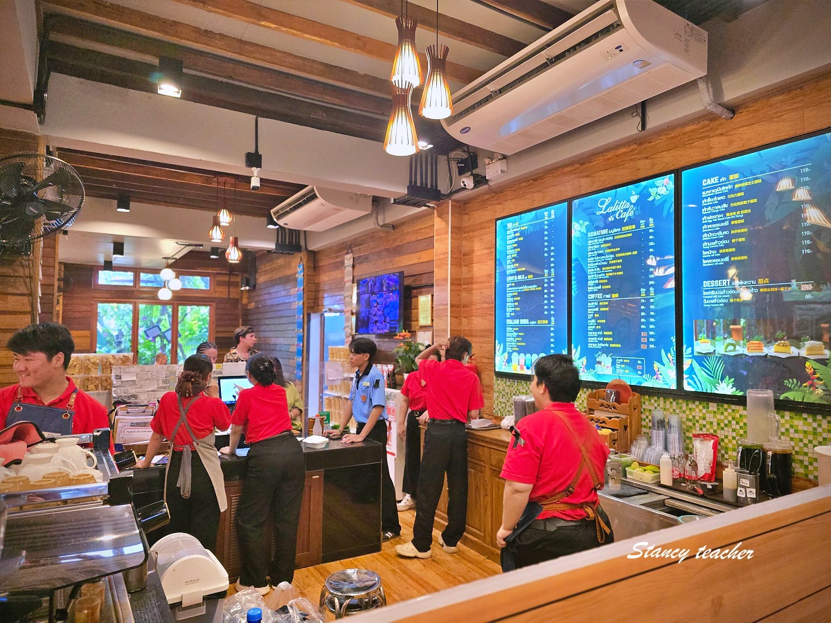 【清萊咖啡廳推薦】Lalita Café 仙境咖啡廳|森林系光束美拍點、門票、營業時間、交通全攻略(最新2025) 【清萊咖啡廳推薦】Lalita Café 仙境咖啡廳|森林系光束美拍點、門票、營業時間、交通全攻略(最新2025)