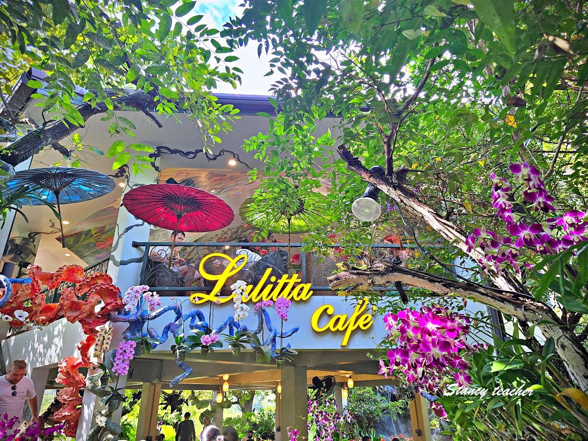 【清邁泰北一日遊】白廟、藍廟、黑屋、長頸族文化村、Lalita Café 一日遊攻略|金剛包車最輕鬆的清萊行程安排 【清邁泰北一日遊】白廟、藍廟、黑屋、長頸族文化村、Lalita Café 一日遊攻略|金剛包車最輕鬆的清萊行程安排
