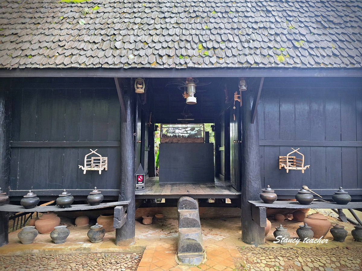 【清邁泰北一日遊】白廟、藍廟、黑屋、長頸族文化村、Lalita Café 一日遊攻略|金剛包車最輕鬆的清萊行程安排 【清邁泰北一日遊】白廟、藍廟、黑屋、長頸族文化村、Lalita Café 一日遊攻略|金剛包車最輕鬆的清萊行程安排