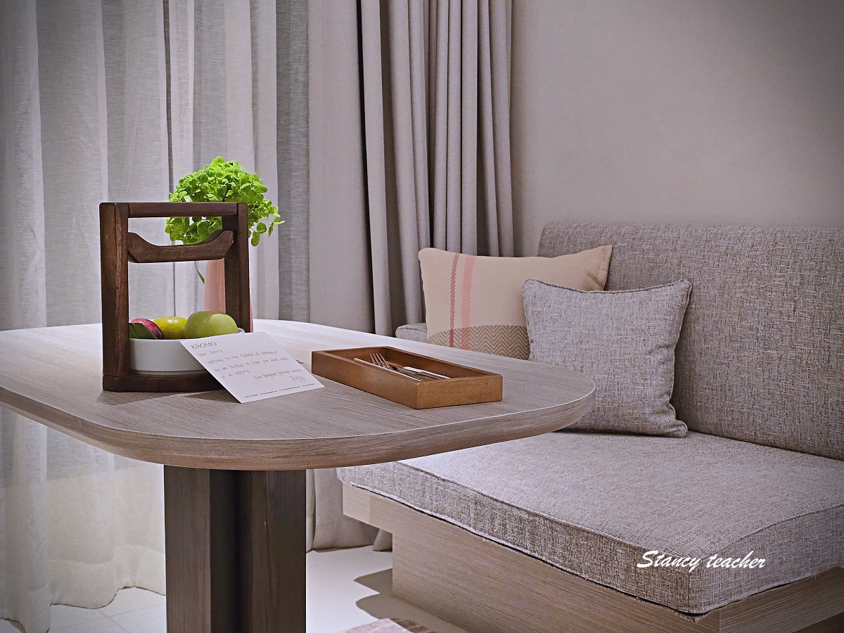 【曼谷住宿推薦】KROMO Bangkok Curio Collection by Hilton｜粉紅系五星新開幕：早餐到下午三點、十樓無邊際泳池、設計感客房全攻略