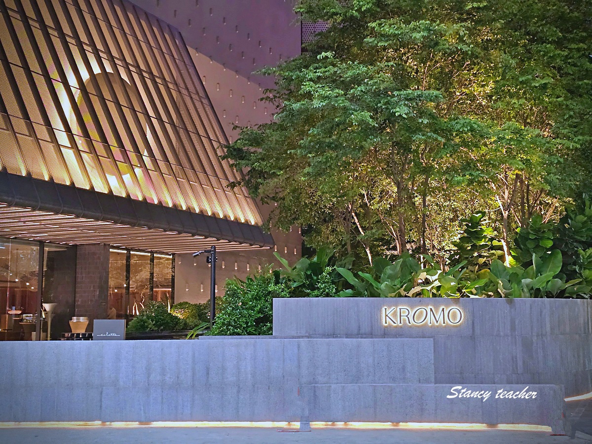 【曼谷住宿推薦】KROMO Bangkok Curio Collection by Hilton｜粉紅系五星新開幕：早餐到下午三點、十樓無邊際泳池、設計感客房全攻略