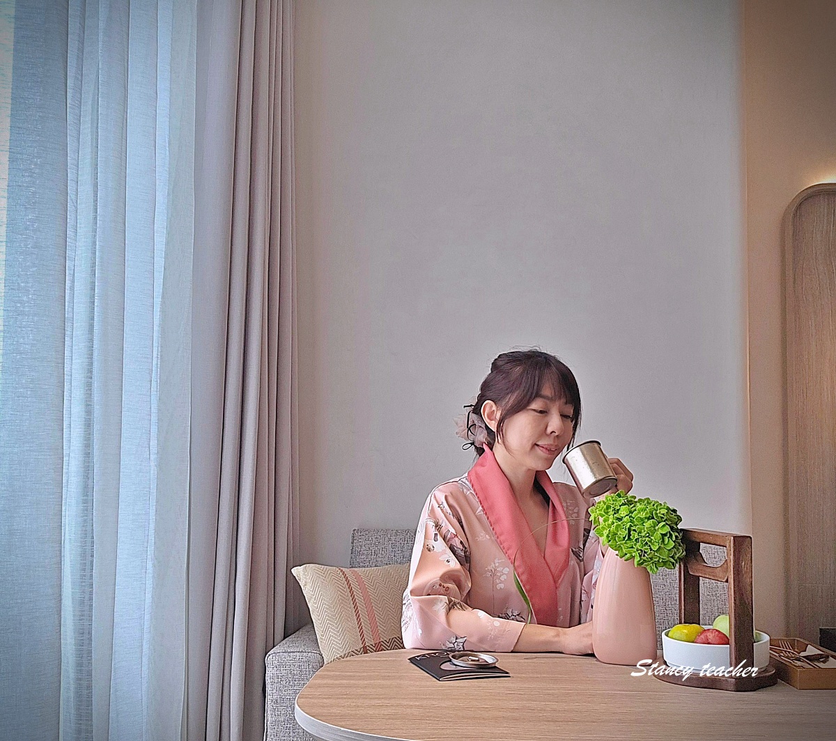 【曼谷住宿推薦】KROMO Bangkok Curio Collection by Hilton｜粉紅系五星新開幕：早餐到下午三點、十樓無邊際泳池、設計感客房全攻略