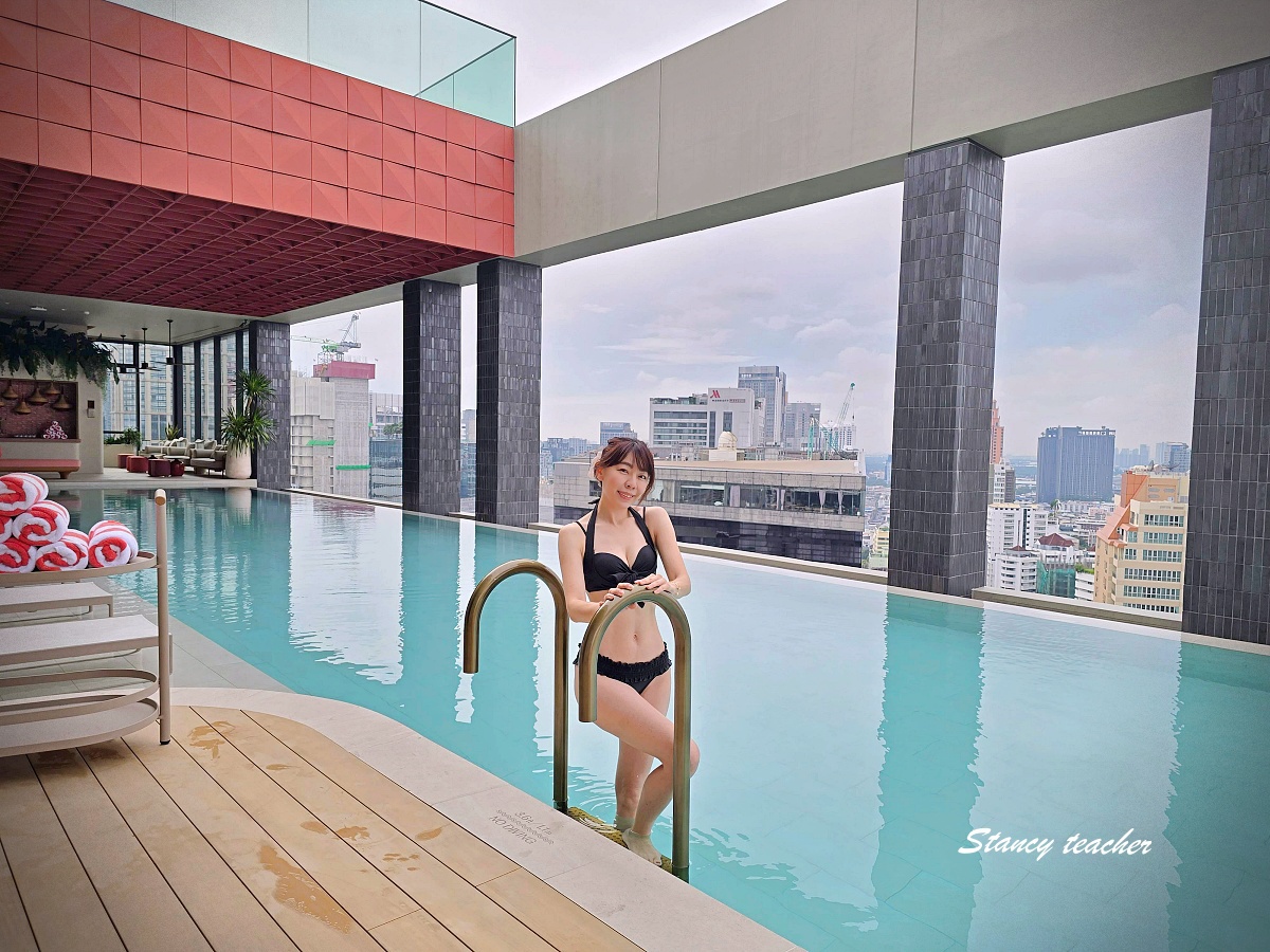 【曼谷住宿推薦】KROMO Bangkok Curio Collection by Hilton｜粉紅系五星新開幕：早餐到下午三點、十樓無邊際泳池、設計感客房全攻略