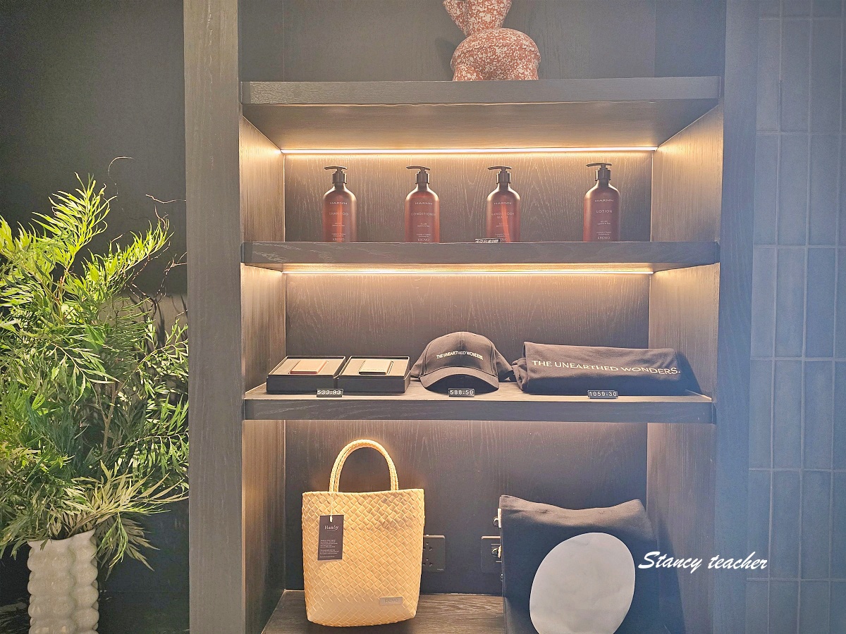 【曼谷住宿推薦】KROMO Bangkok Curio Collection by Hilton｜粉紅系五星新開幕：早餐到下午三點、十樓無邊際泳池、設計感客房全攻略