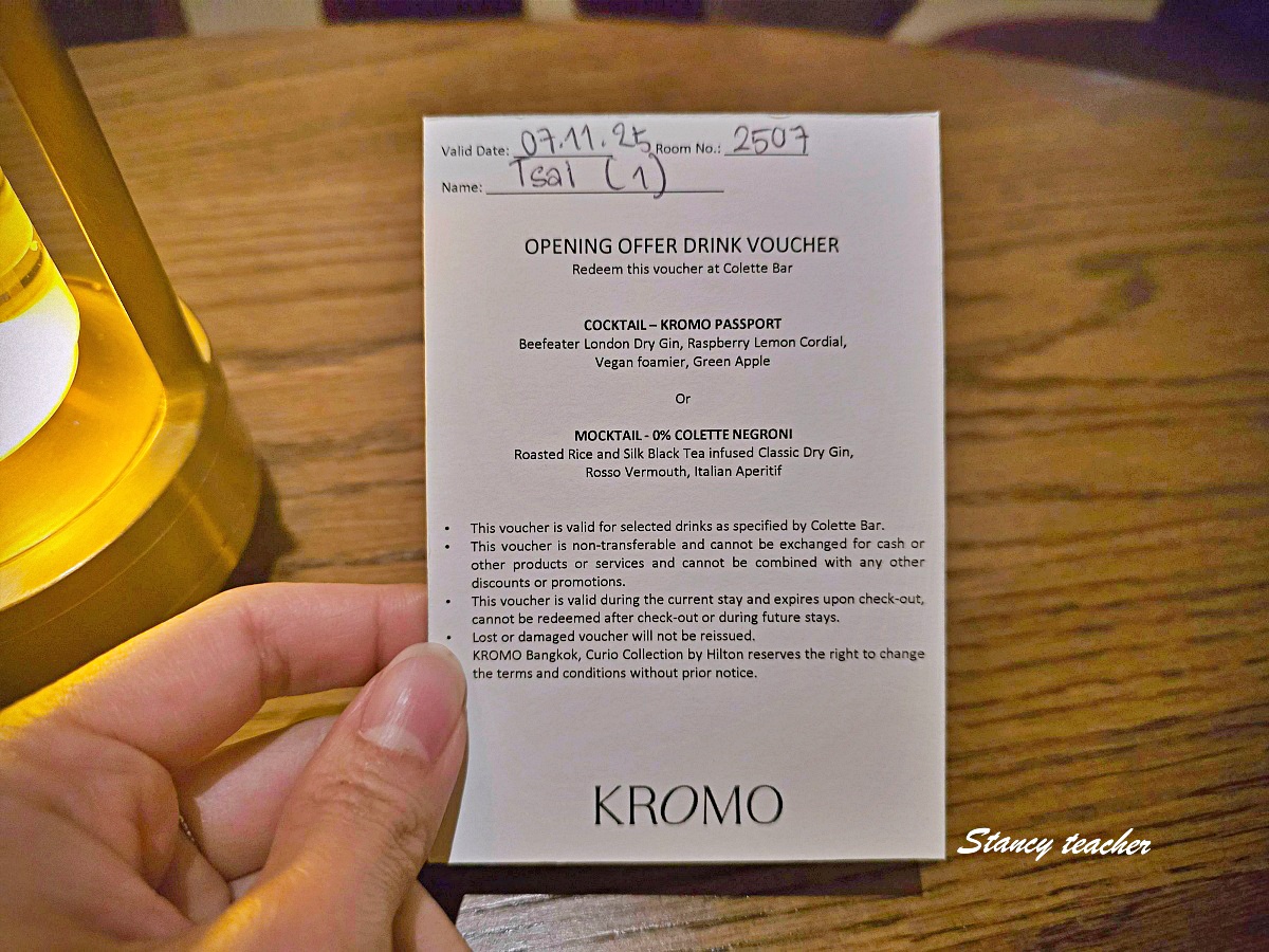 【曼谷住宿推薦】KROMO Bangkok Curio Collection by Hilton｜粉紅系五星新開幕：早餐到下午三點、十樓無邊際泳池、設計感客房全攻略