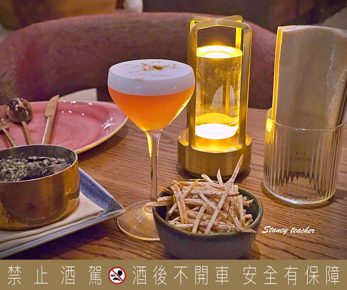 【曼谷住宿推薦】KROMO Bangkok Curio Collection by Hilton｜粉紅系五星新開幕：早餐到下午三點、十樓無邊際泳池、設計感客房全攻略
