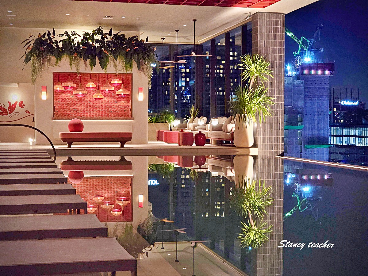 【曼谷住宿推薦】KROMO Bangkok Curio Collection by Hilton｜粉紅系五星新開幕：早餐到下午三點、十樓無邊際泳池、設計感客房全攻略 @Stancy Teacher 美味異想世界