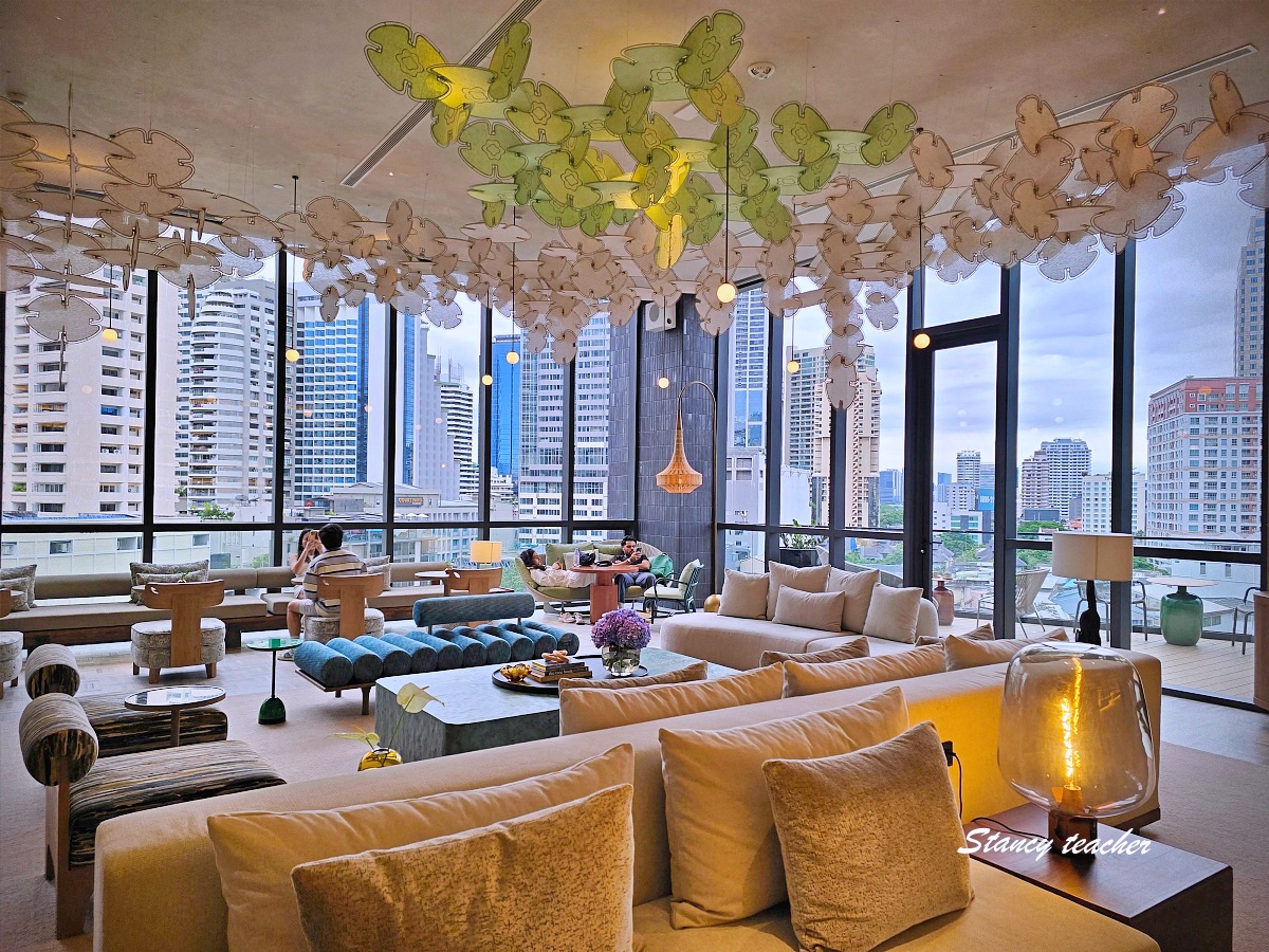 【曼谷住宿推薦】KROMO Bangkok Curio Collection by Hilton｜粉紅系五星新開幕：早餐到下午三點、十樓無邊際泳池、設計感客房全攻略