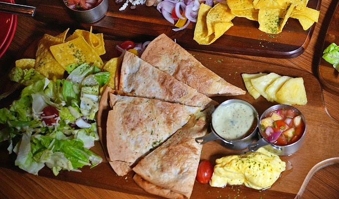 【竹北早午餐推薦】ABV 加勒比海餐酒館竹北旗艦店｜異國風 Brunch、海島度假系餐酒館，用餐環境超 Chill！