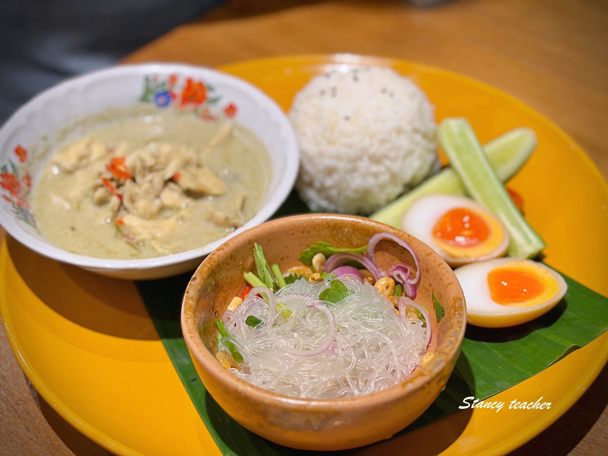 【曼谷Silom美食推薦】Ginger Farm Kitchen Silom Edge｜24 小時商業區裡米其林泰式農家料理，環境清新好拍、每道都超下飯！