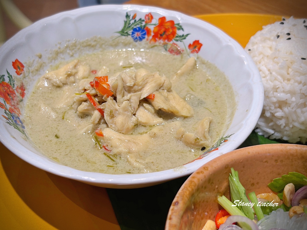 【曼谷Silom美食推薦】Ginger Farm Kitchen Silom Edge｜24 小時商業區裡米其林泰式農家料理，環境清新好拍、每道都超下飯！