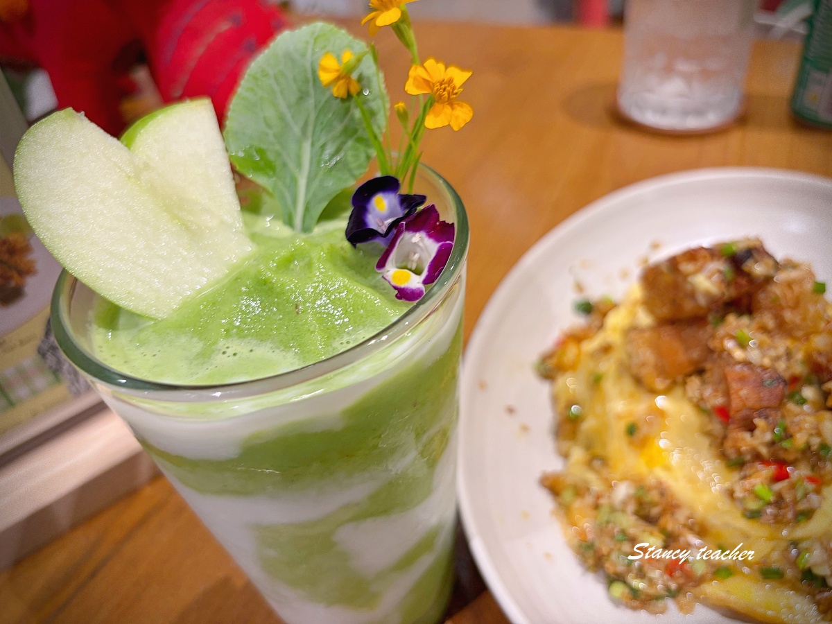 【曼谷Silom美食推薦】Ginger Farm Kitchen Silom Edge｜24 小時商業區裡米其林泰式農家料理，環境清新好拍、每道都超下飯！