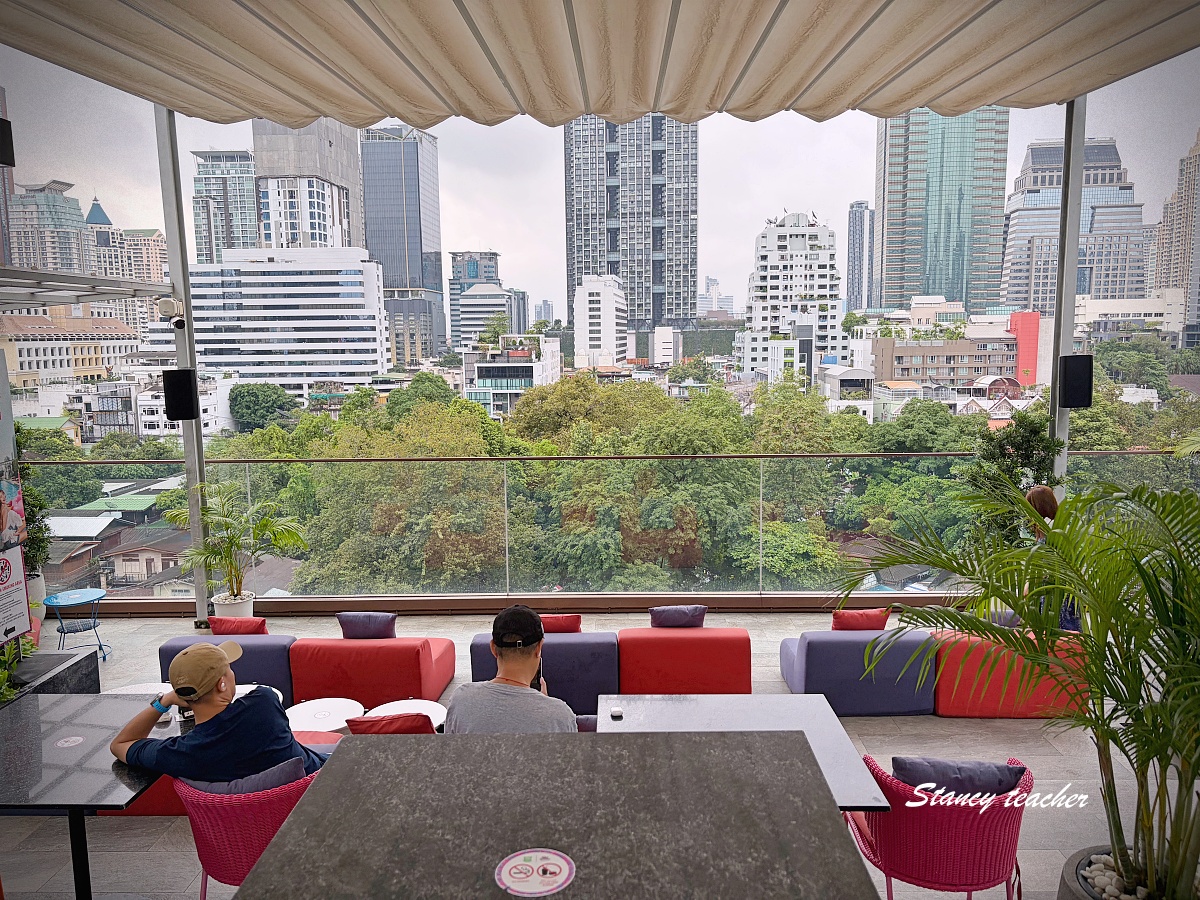 曼谷家庭住宿推薦｜ibis Styles Bangkok Silom 宜必思尚品曼谷是隆店｜親子友善、設計感滿分、泳池健身房一次滿足