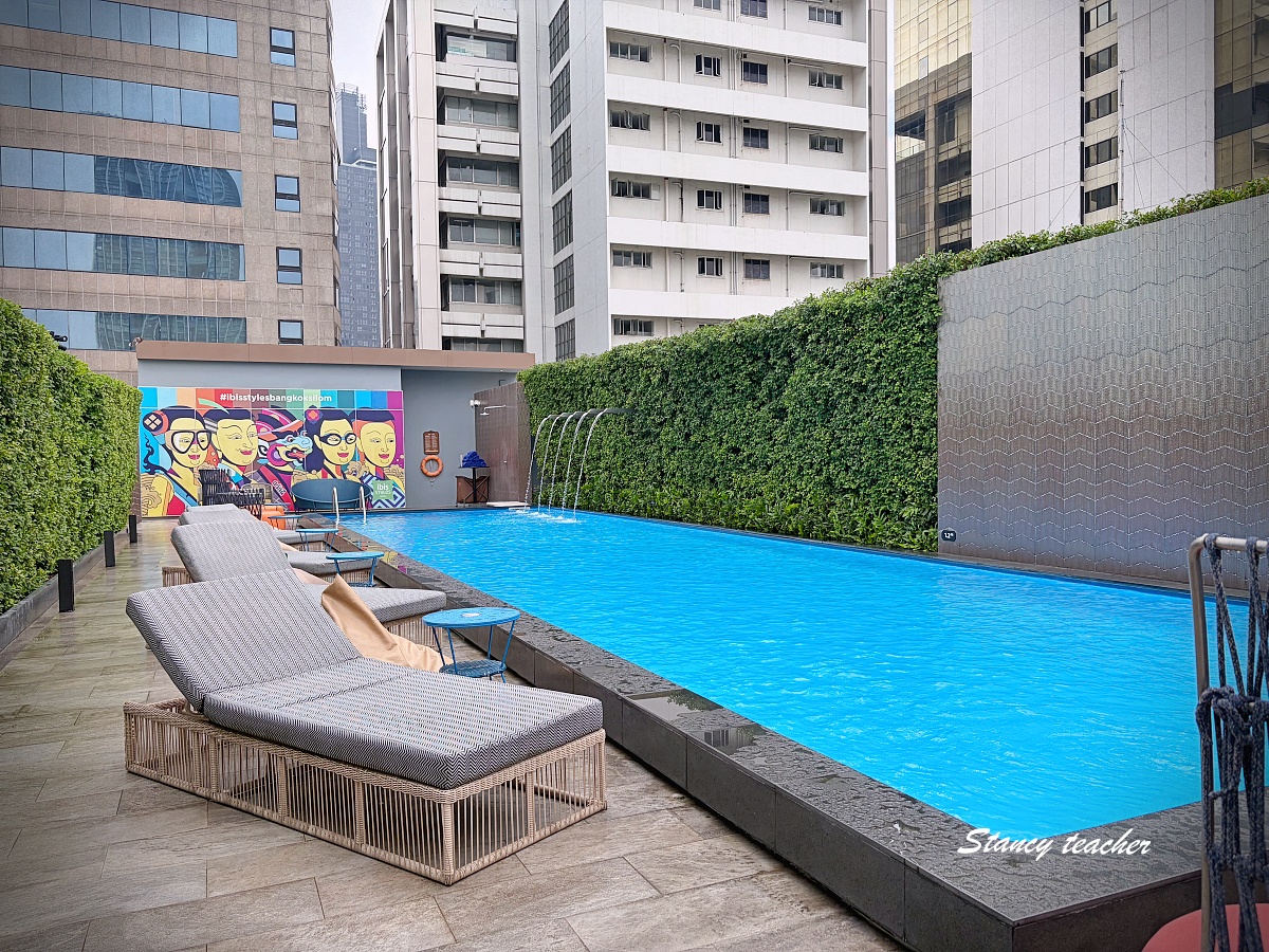 曼谷家庭住宿推薦｜ibis Styles Bangkok Silom 宜必思尚品曼谷是隆店｜親子友善、設計感滿分、泳池健身房一次滿足
