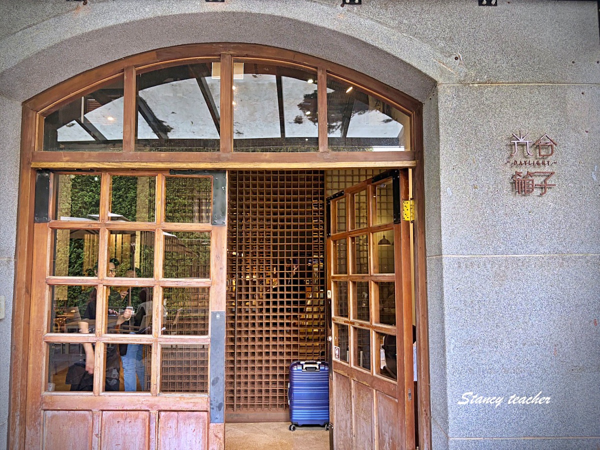 【光合箱子 華山店】台北華山早午餐推薦｜環境美、大份量早午餐超滿足｜奶油培根菇菇蛋超邪惡、班尼迪克蛋也好吃