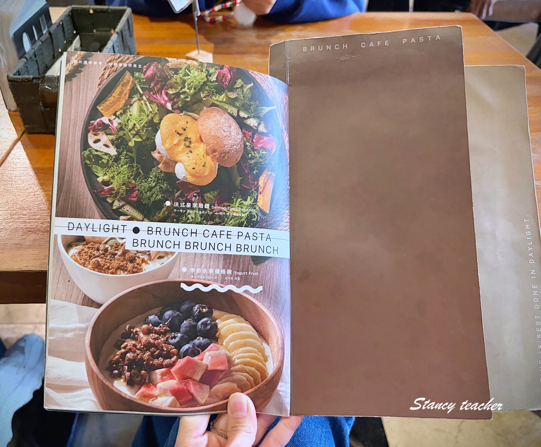 【光合箱子 華山店】台北華山早午餐推薦｜環境美、大份量早午餐超滿足｜奶油培根菇菇蛋超邪惡、班尼迪克蛋也好吃