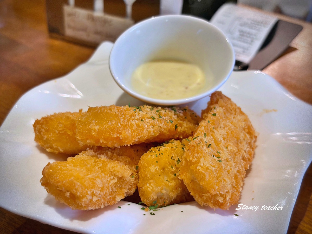 【光合箱子 華山店】台北華山早午餐推薦｜環境美、大份量早午餐超滿足｜奶油培根菇菇蛋超邪惡、班尼迪克蛋也好吃