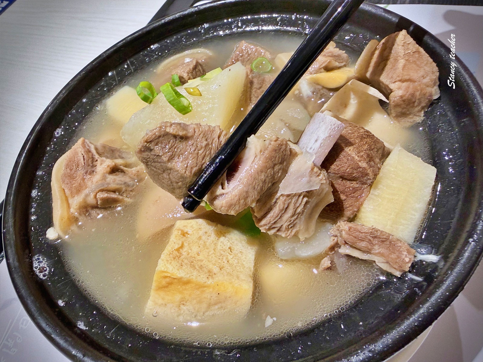 【內湖三總美食街】潮膳堂｜港式粥品、潮州麵點、燉湯一次滿足！內湖上班族最愛的清爽系港味餐廳（環境介紹）