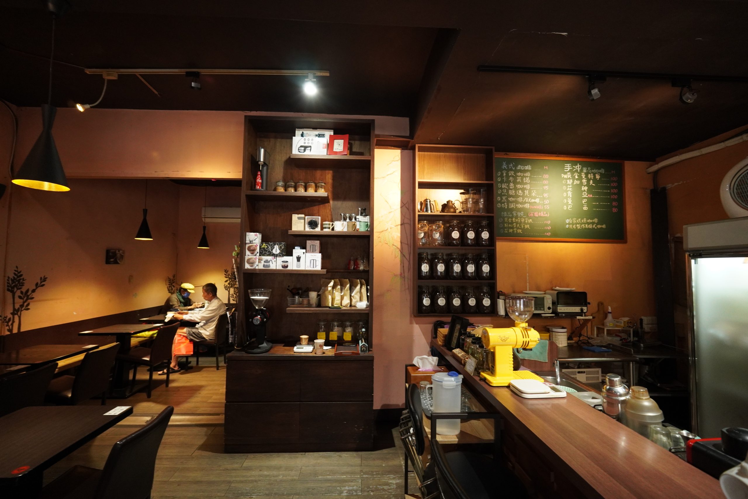 【北投咖啡廳推薦】簡單咖啡（原25元咖啡專賣店）｜自家烘焙咖啡、老派溫度與最熟悉的日常味道