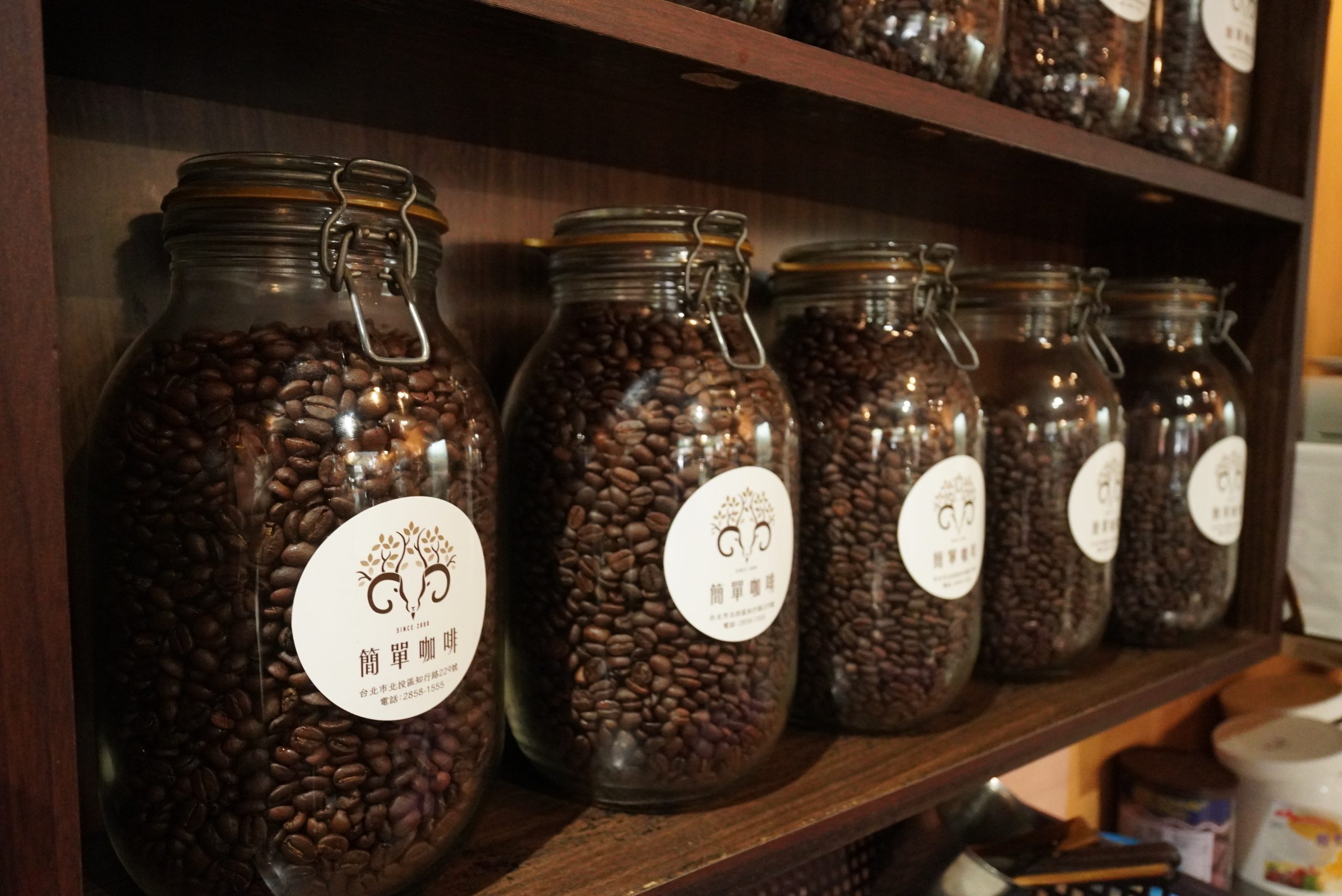 【北投咖啡廳推薦】簡單咖啡(原25元咖啡專賣店)|自家烘焙咖啡、老派溫度與最熟悉的日常味道 【北投咖啡廳推薦】簡單咖啡(原25元咖啡專賣店)|自家烘焙咖啡、老派溫度與最熟悉的日常味道