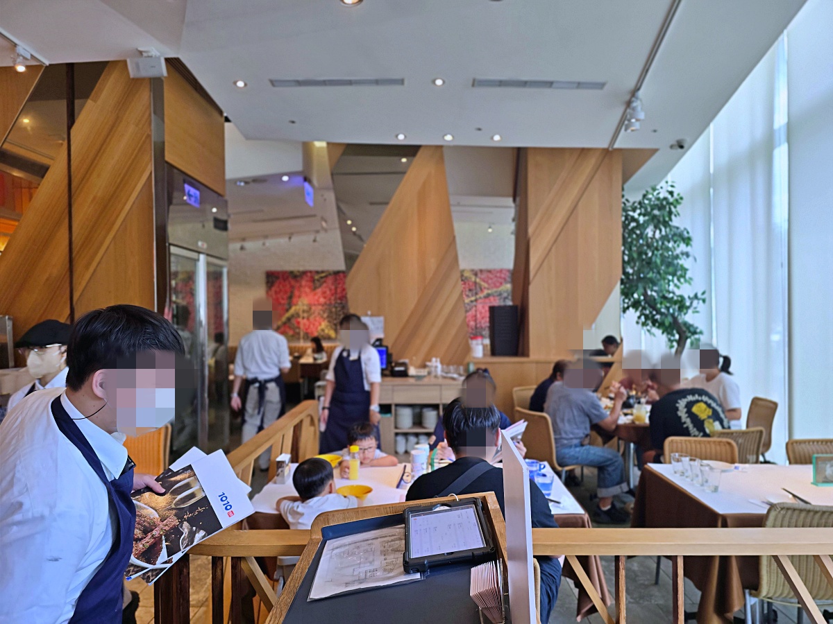 【台北南港美食】1010湘南港中信店｜雪莉阿嬤生日聚餐首選！不敢吃辣也能放心吃的湘菜館