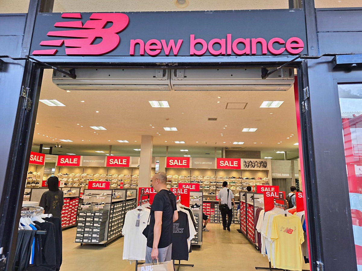 【沖繩 ASHIBINAA Outlet 必買攻略】品牌清單、退稅教學與最新購物心得（含退稅櫃台位置）