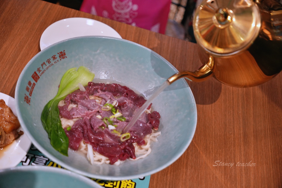 金門美食｜圓頭牛肉麵金城店評論：溫體牛肉麵、牛筋牛雜吃到飽，500盤入選高CP值必吃推薦