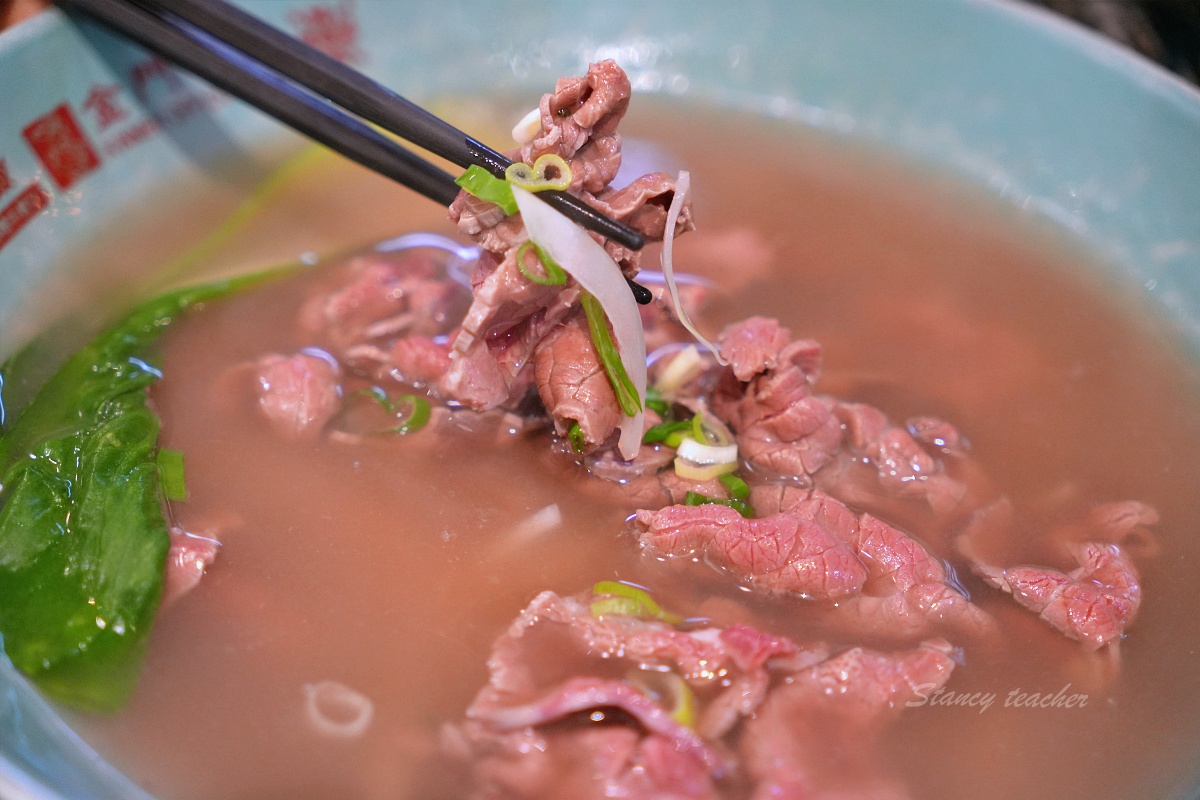 金門美食｜圓頭牛肉麵金城店評論：溫體牛肉麵、牛筋牛雜吃到飽，500盤入選高CP值必吃推薦