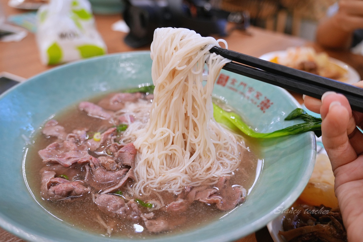 金門美食｜圓頭牛肉麵金城店評論：溫體牛肉麵、牛筋牛雜吃到飽，500盤入選高CP值必吃推薦