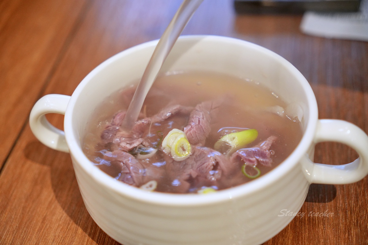 金門美食｜圓頭牛肉麵金城店評論：溫體牛肉麵、牛筋牛雜吃到飽，500盤入選高CP值必吃推薦