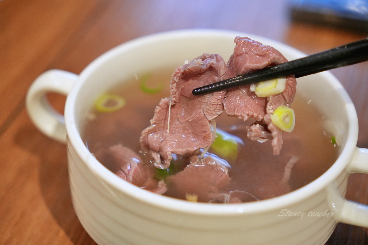 金門美食｜圓頭牛肉麵金城店評論：溫體牛肉麵、牛筋牛雜吃到飽，500盤入選高CP值必吃推薦
