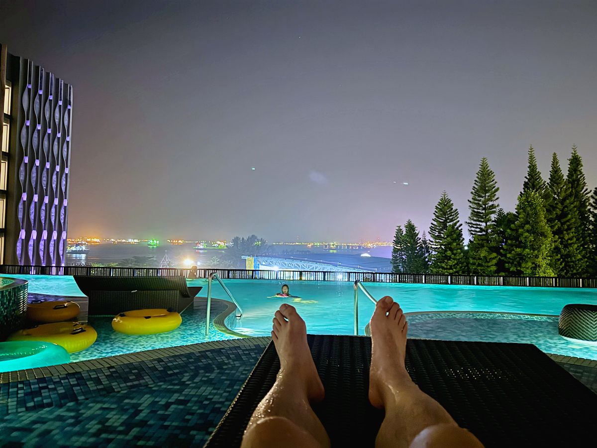 新加坡悅樂聖淘沙酒店住宿開箱｜Village Hotel Sentosa 豪華家庭房實住心得，三代同堂也住得下的親子飯店