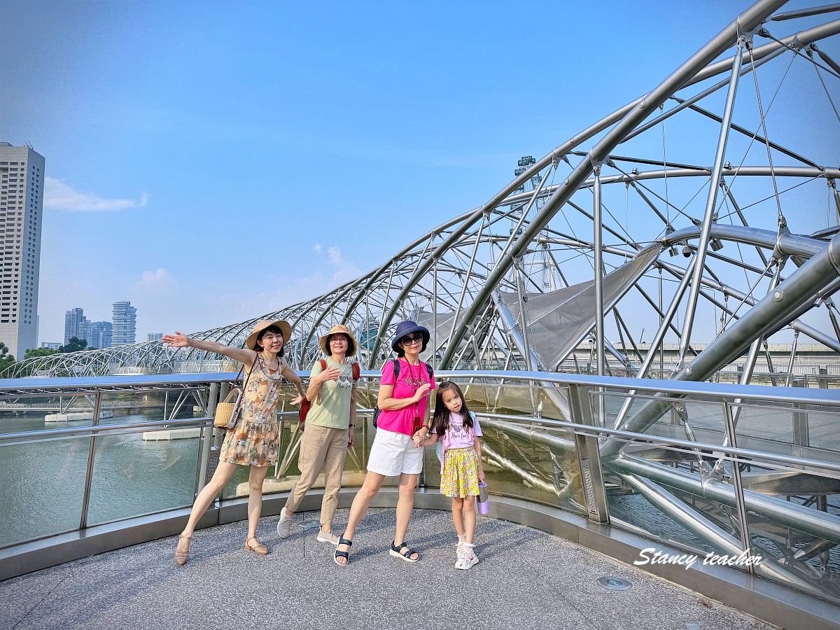 新加坡基因橋 Helix Bridge|濱海灣必走景點,白天現代、夜晚浪漫的親子散步路線 新加坡基因橋 Helix Bridge|濱海灣必走景點,白天現代、夜晚浪漫的親子散步路線