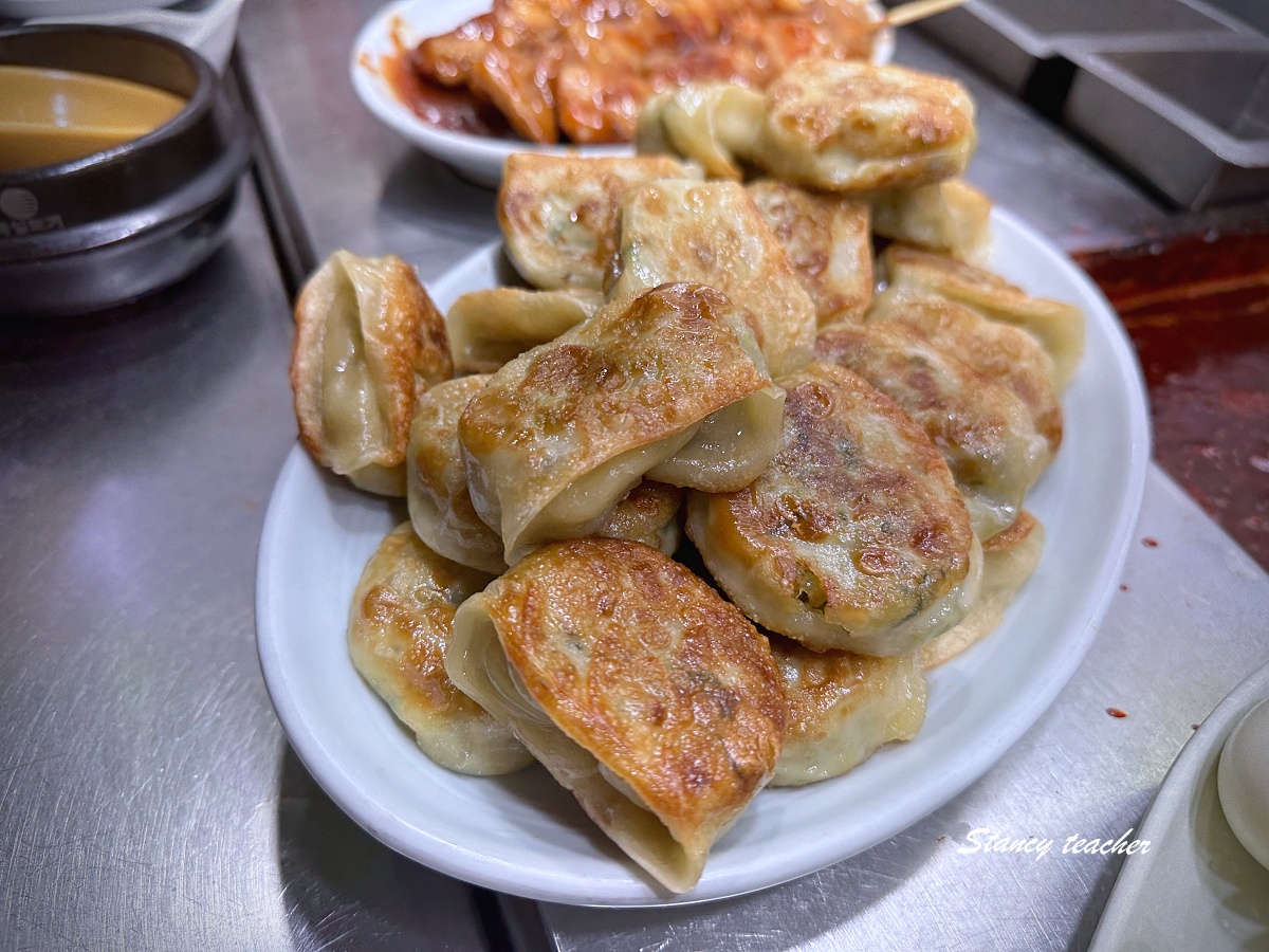 釜山24小時辣炒年糕推薦|延山洞站著吃的在地宵夜,免費續湯、離飯店超近 釜山24小時辣炒年糕推薦|延山洞站著吃的在地宵夜,免費續湯、離飯店超近