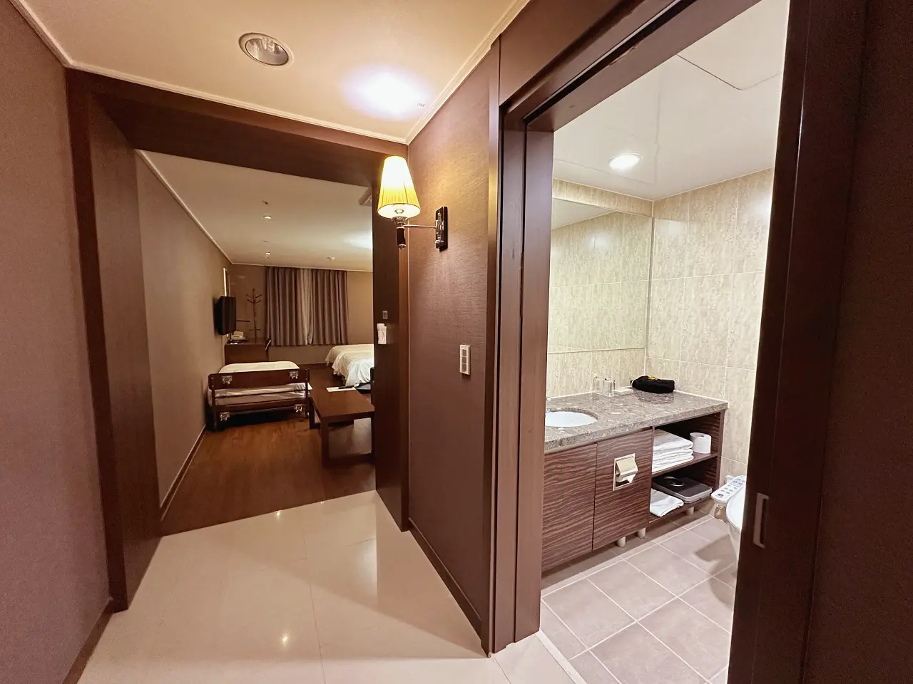 水原住宿推薦｜High End Hotel Suwon 高CP值飯店實住心得，樓下就有 7-11 超方便