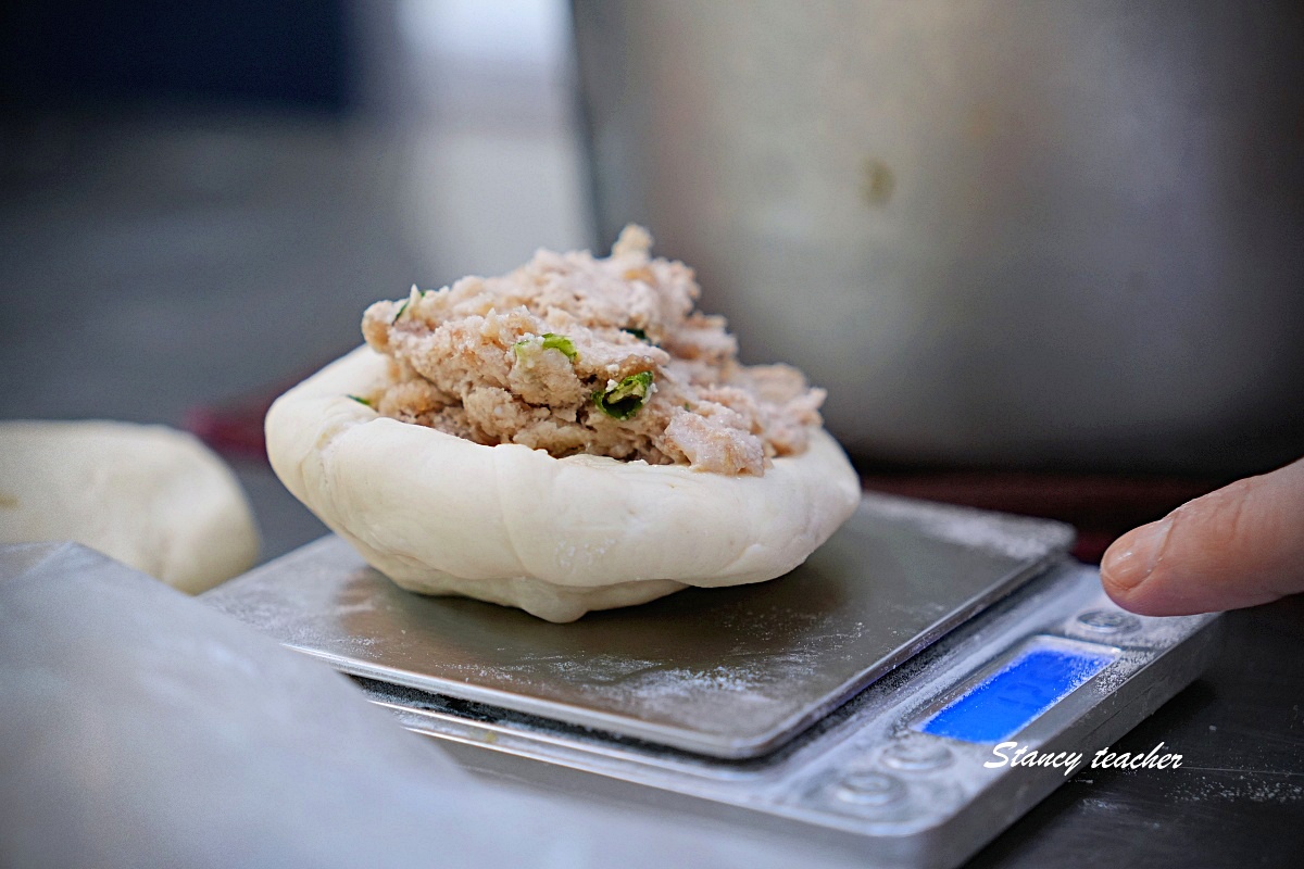 老上海包子萬華萬大店｜台北老麵包子萬大路美食必吃，手工現包現蒸一開賣就有人排隊