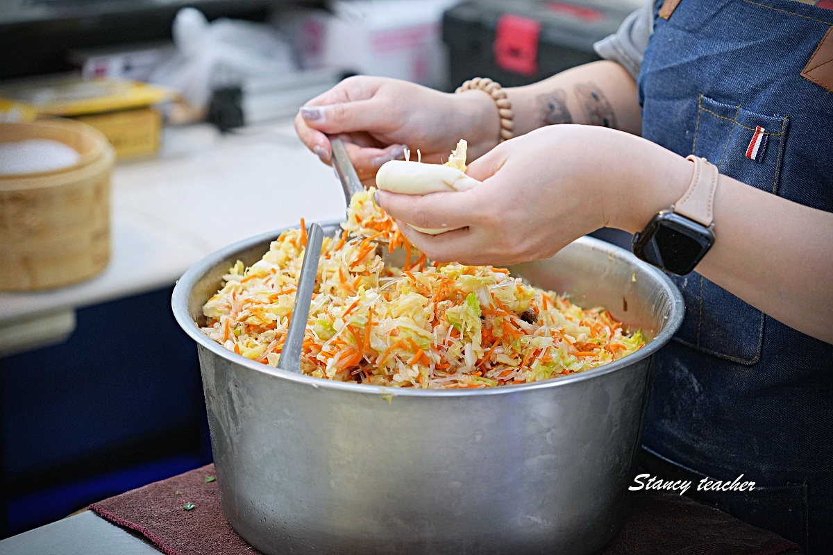 老上海包子萬華萬大店｜台北老麵包子萬大路美食必吃，手工現包現蒸一開賣就有人排隊
