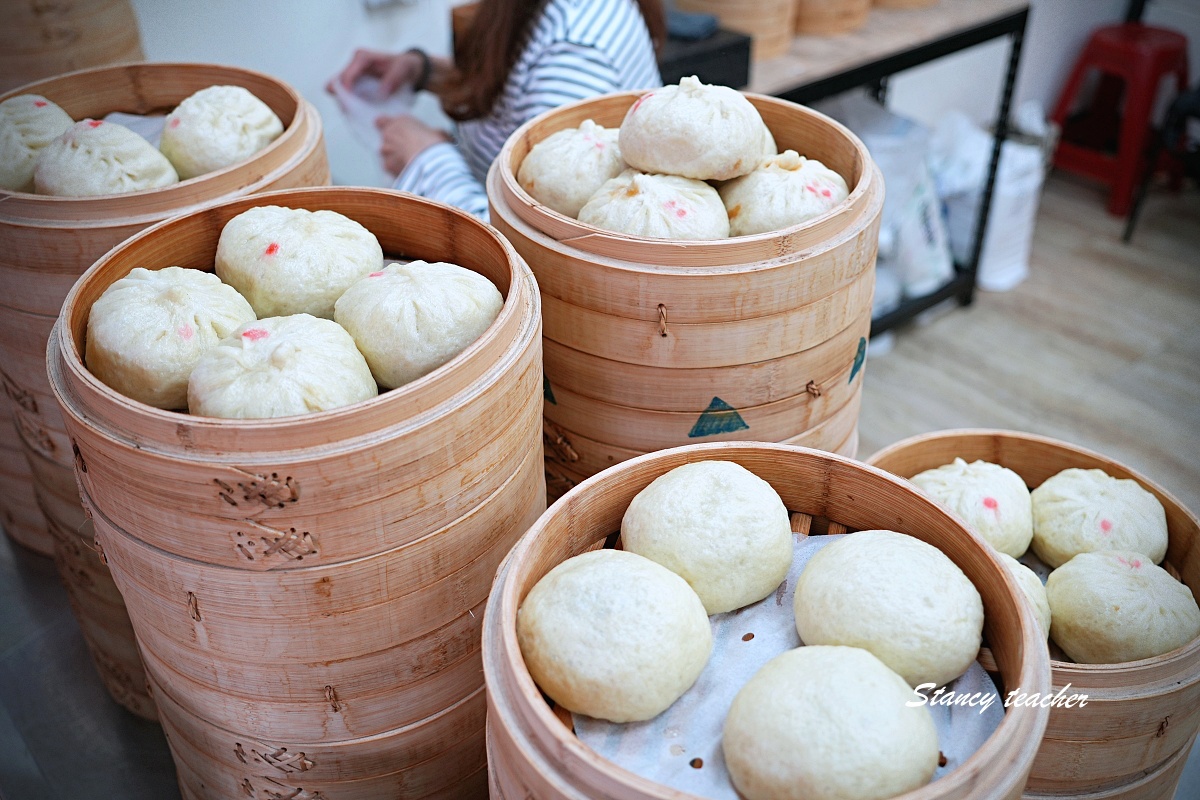 老上海包子萬華萬大店｜台北老麵包子萬大路美食必吃，手工現包現蒸一開賣就有人排隊