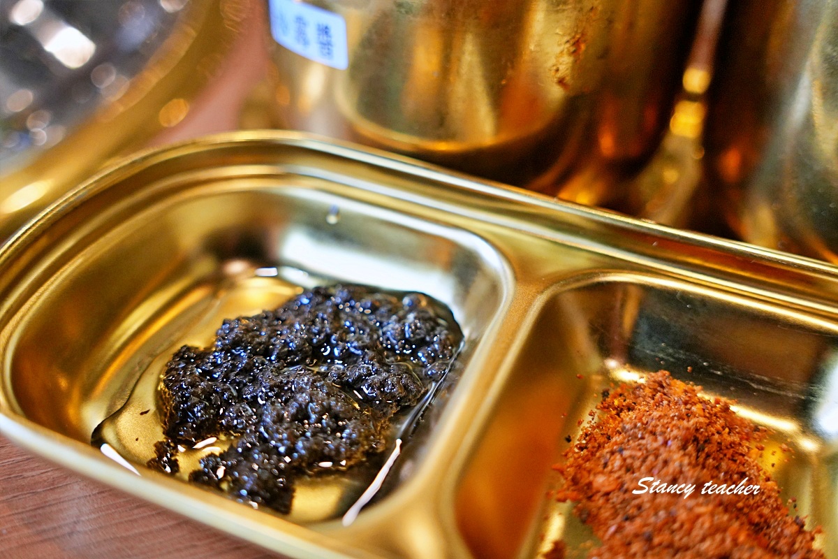 淡水美食｜淡水韓式燒肉吃到飽「梨花大苑」人參雞湯、燒肉、小菜、手工冰淇淋一次滿足