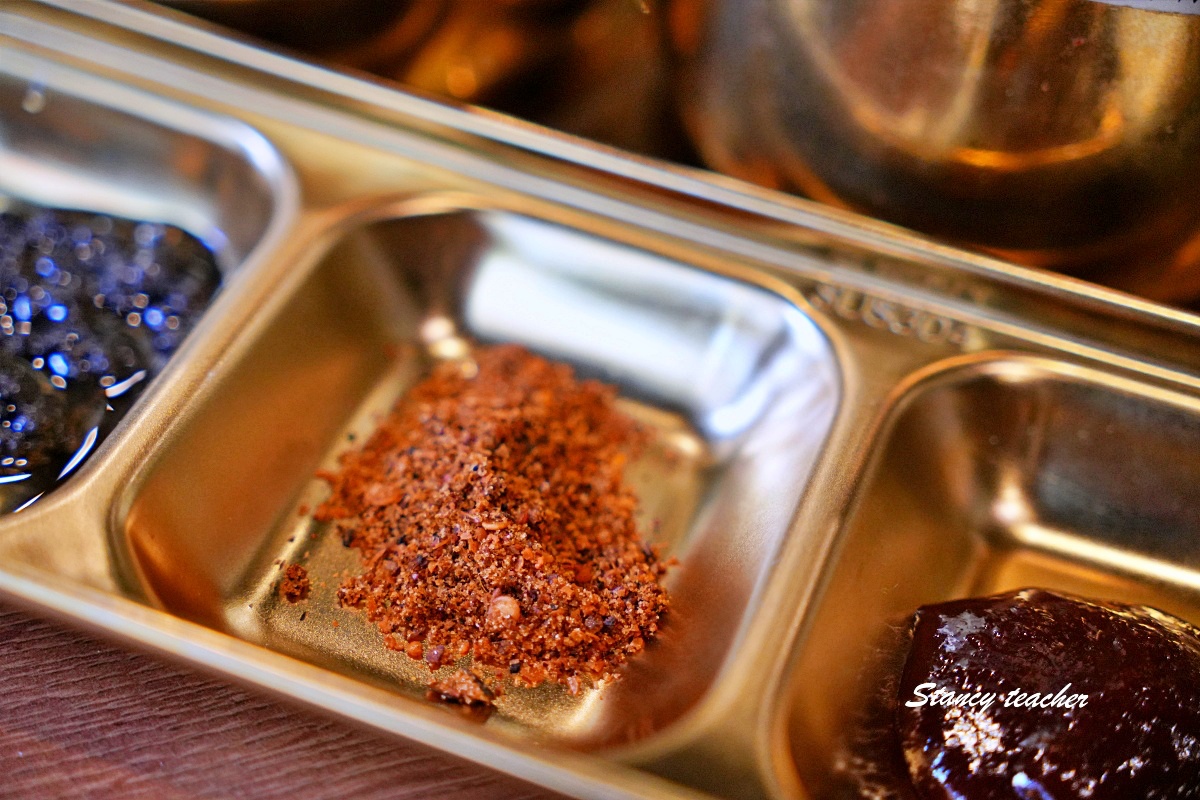 淡水美食｜淡水韓式燒肉吃到飽「梨花大苑」人參雞湯、燒肉、小菜、手工冰淇淋一次滿足