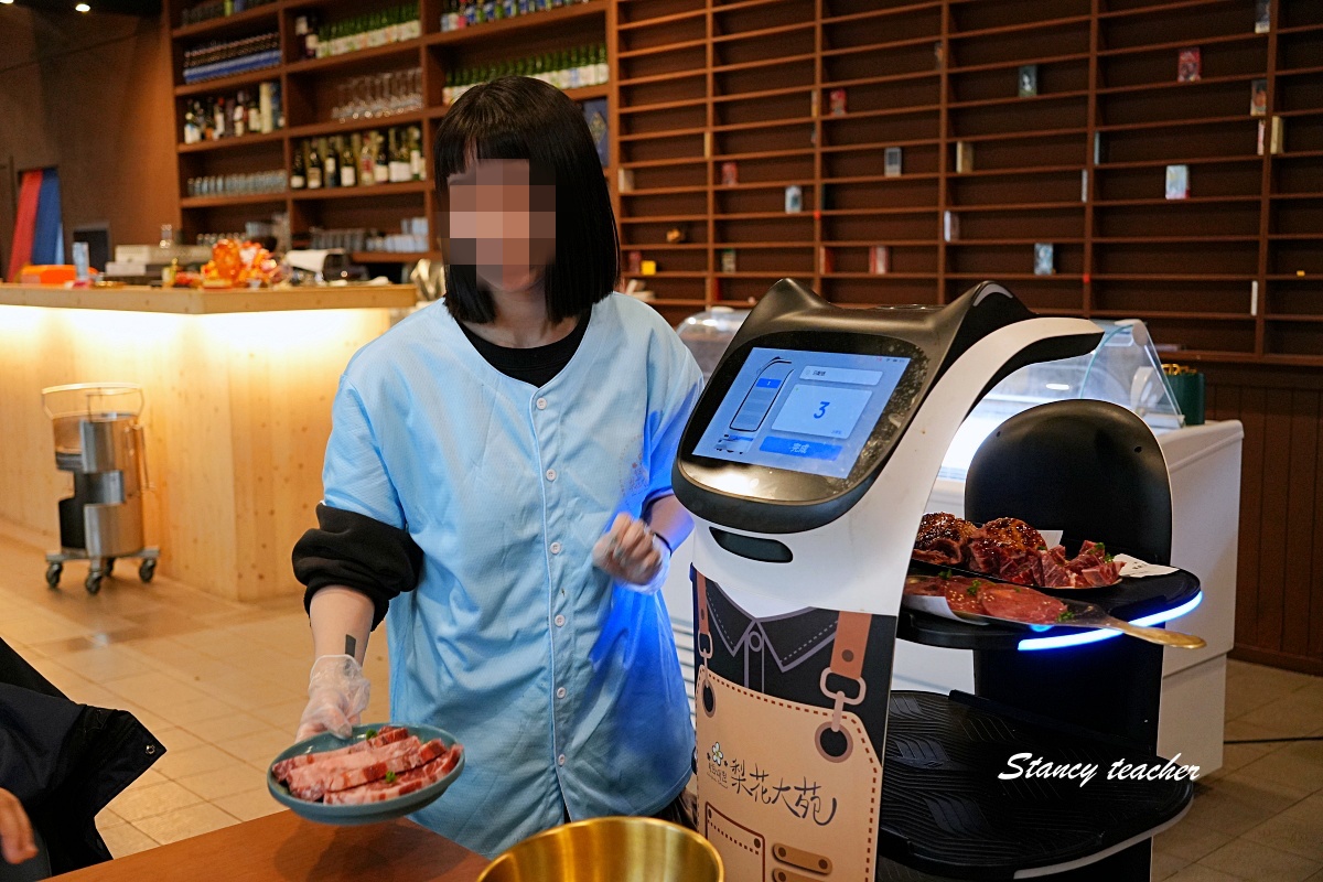 淡水美食｜淡水韓式燒肉吃到飽「梨花大苑」人參雞湯、燒肉、小菜、手工冰淇淋一次滿足