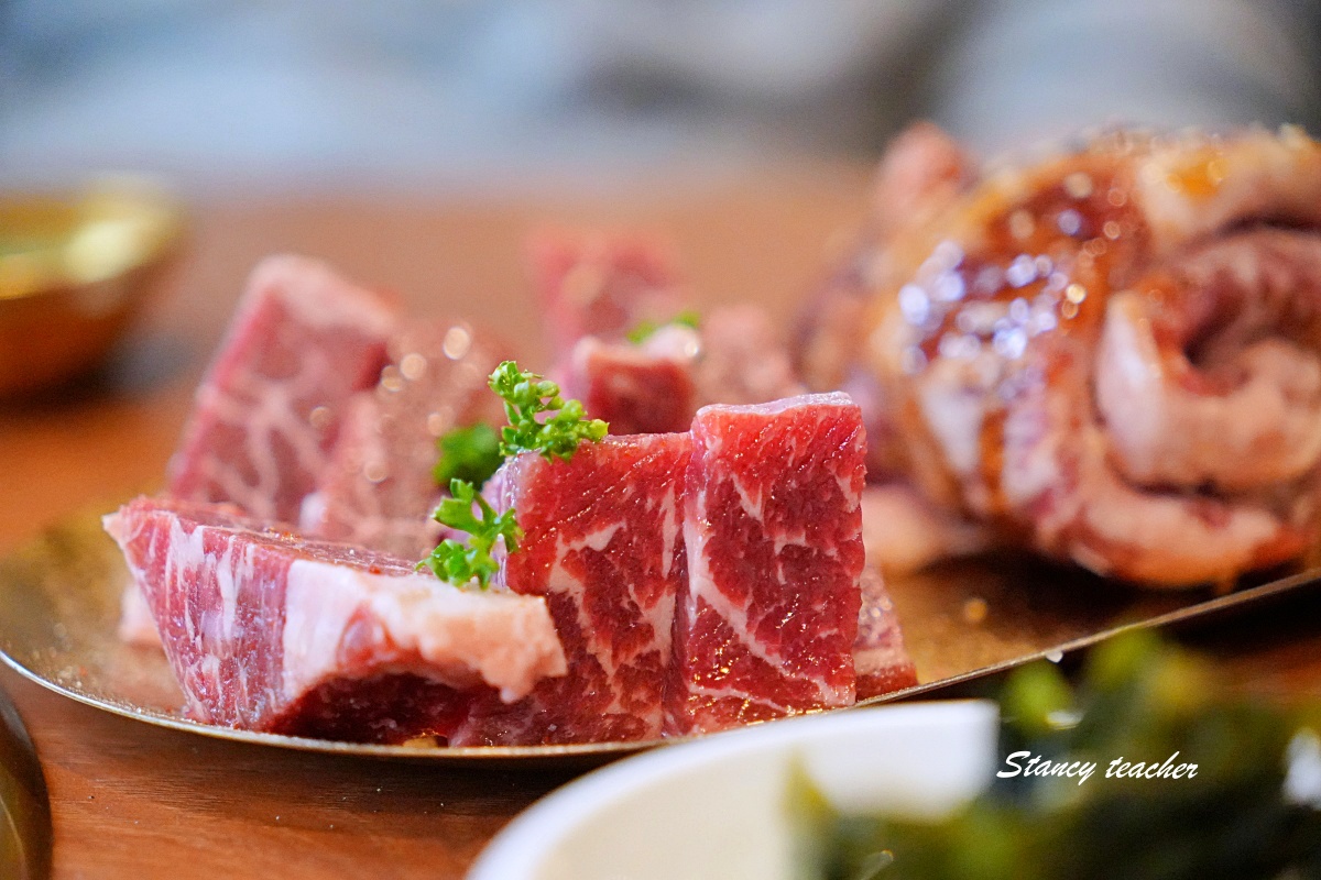 淡水美食｜淡水韓式燒肉吃到飽「梨花大苑」人參雞湯、燒肉、小菜、手工冰淇淋一次滿足