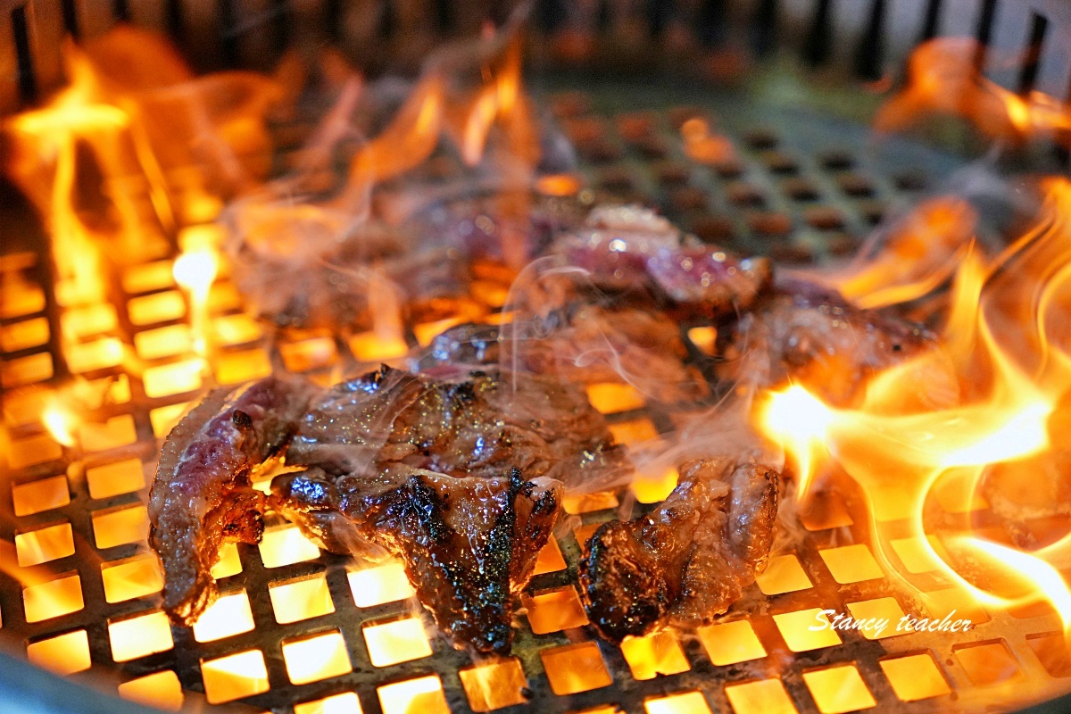 淡水美食｜淡水韓式燒肉吃到飽「梨花大苑」人參雞湯、燒肉、小菜、手工冰淇淋一次滿足