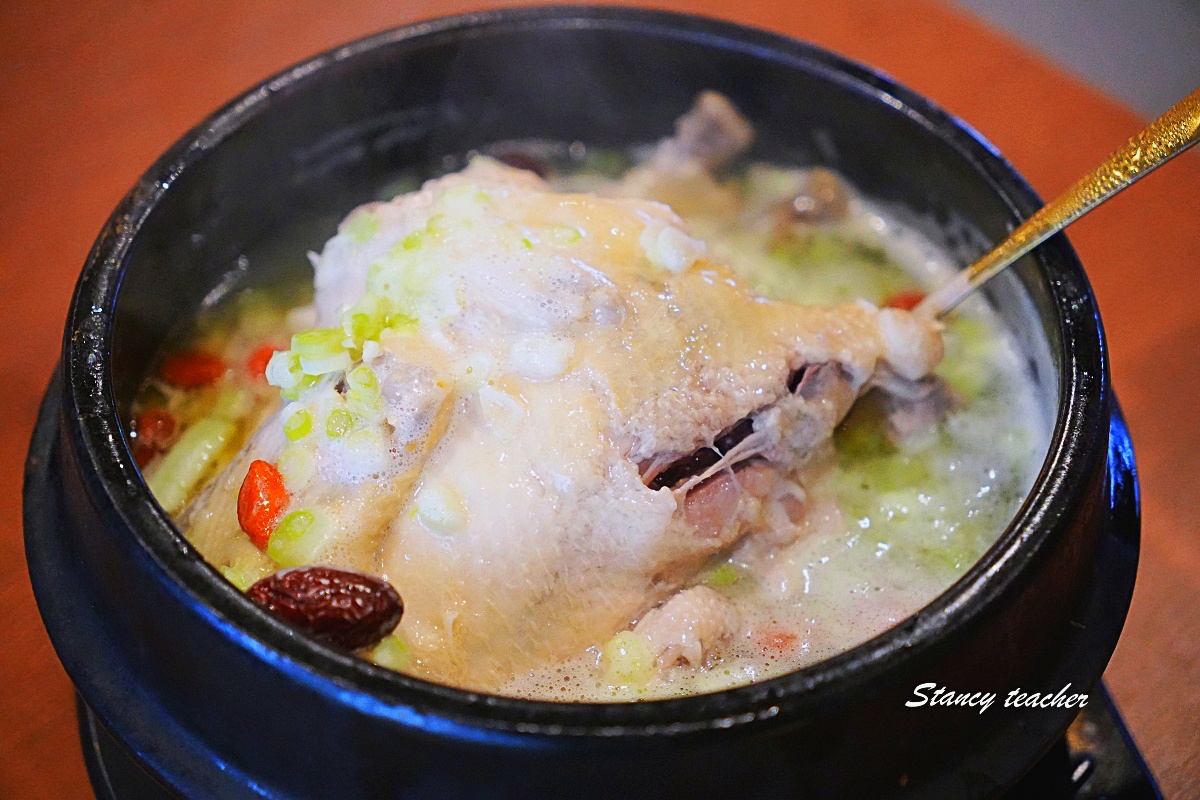 淡水美食｜淡水韓式燒肉吃到飽「梨花大苑」人參雞湯、燒肉、小菜、手工冰淇淋一次滿足