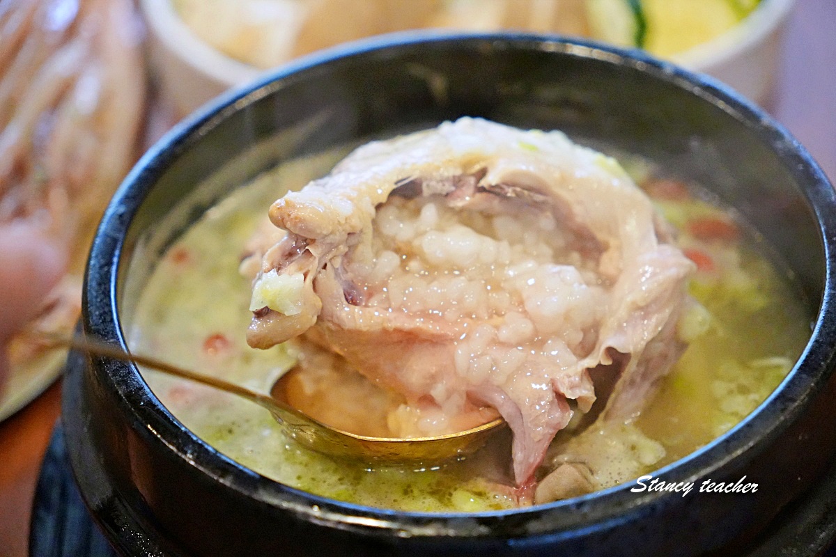 淡水美食｜淡水韓式燒肉吃到飽「梨花大苑」人參雞湯、燒肉、小菜、手工冰淇淋一次滿足