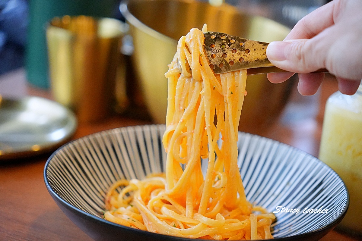 淡水美食｜淡水韓式燒肉吃到飽「梨花大苑」人參雞湯、燒肉、小菜、手工冰淇淋一次滿足