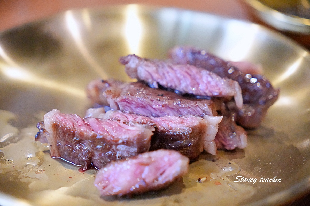 淡水美食｜淡水韓式燒肉吃到飽「梨花大苑」人參雞湯、燒肉、小菜、手工冰淇淋一次滿足